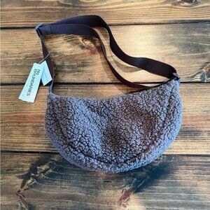 No Boundaries faux fur shearling Crossbody Bag, NWT, Teddy bear bag, zipper.